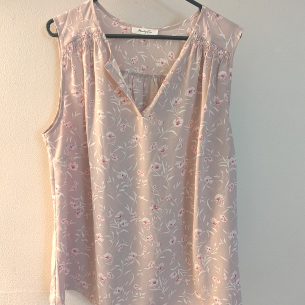 1x Monday fun sleeveless top - stitch fix